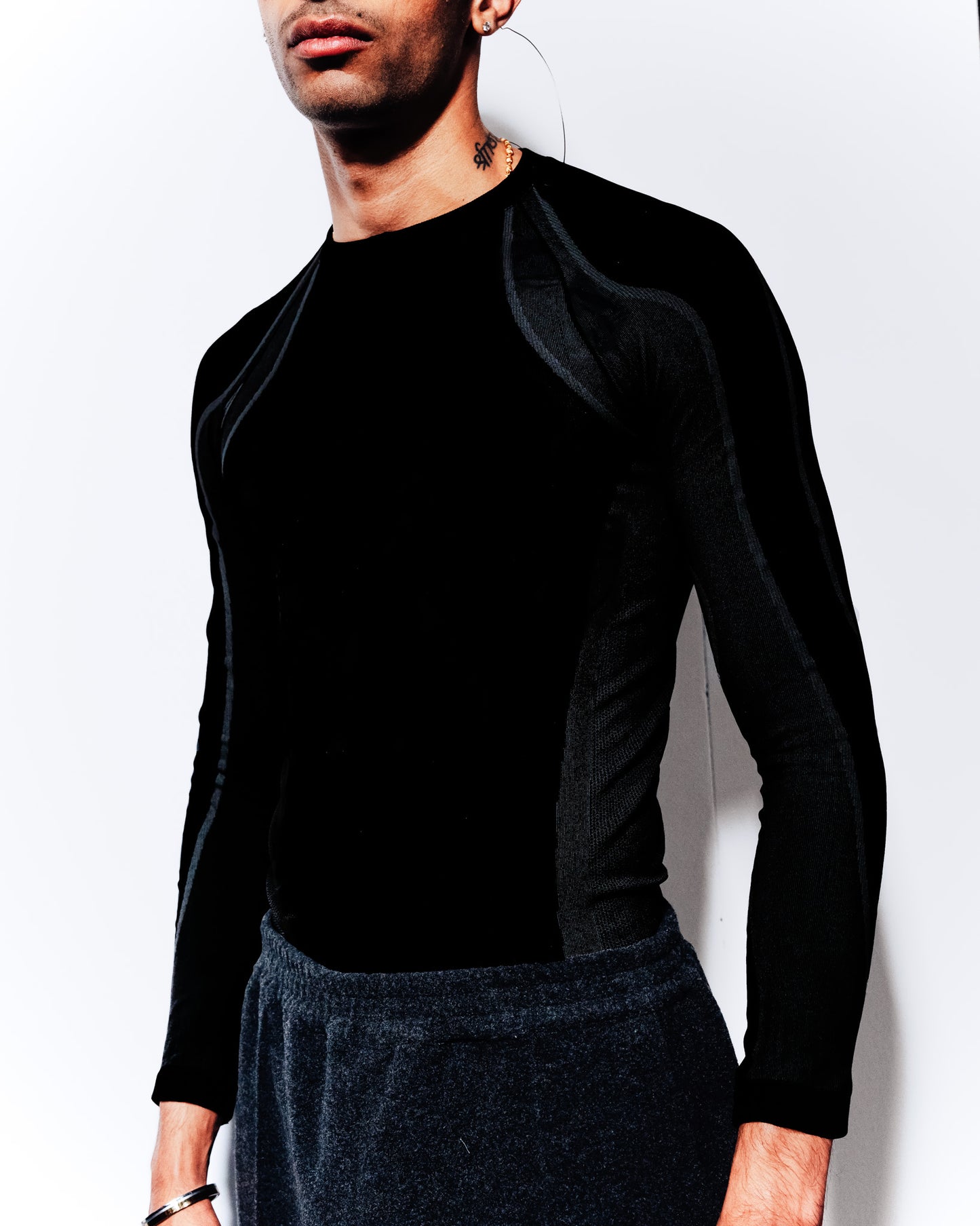 LONGSLEEVE CONTOUR COMPRESSION TOP - BLACK